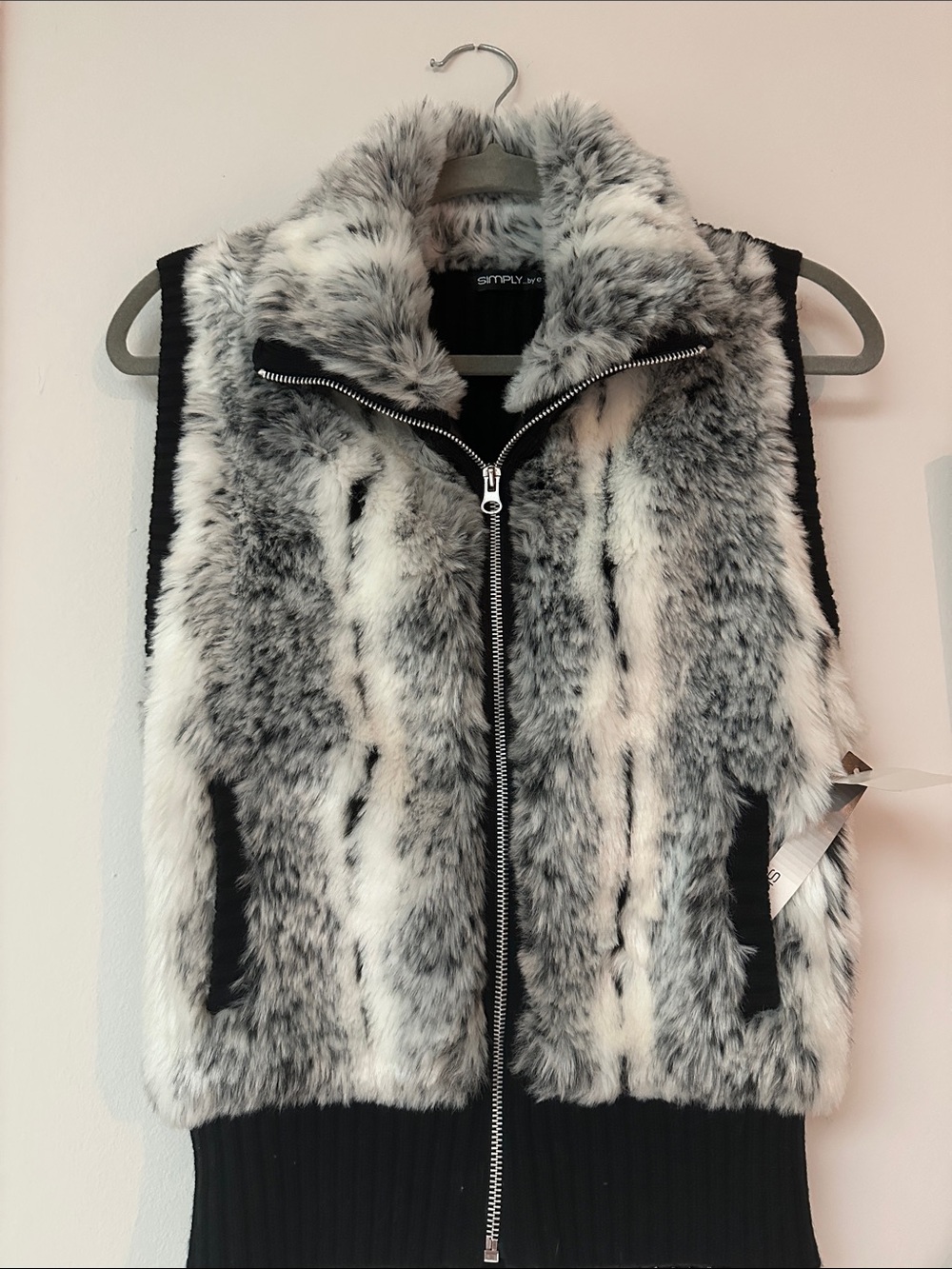 Simply by e Wang Black & White Faux Fur Zip Vest